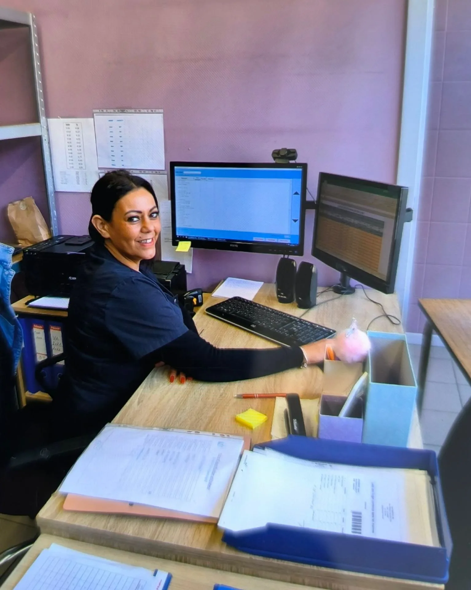 Encadrante Kap Services au bureau